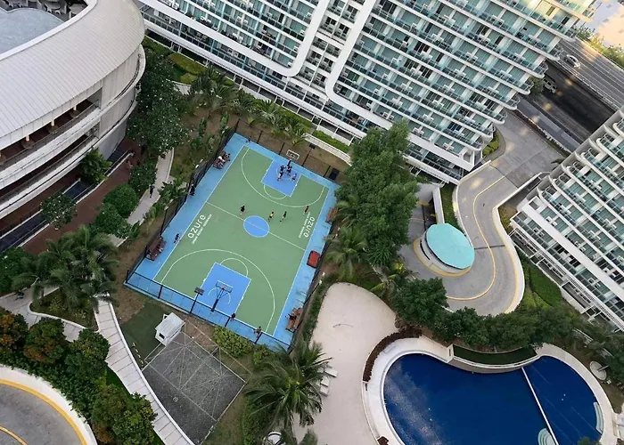 Azure A8 Near Sm Mall/airport +free Wifi Manila