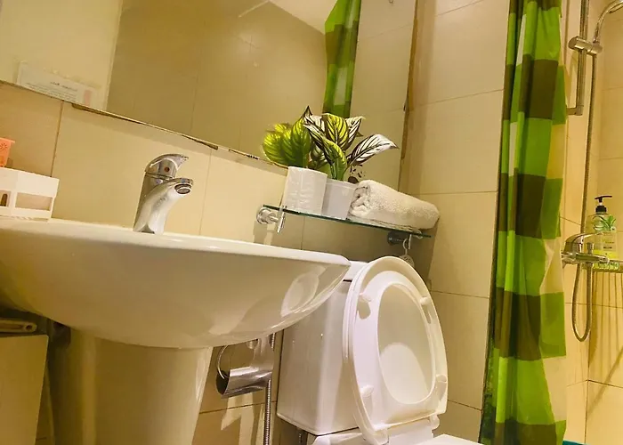 Azure A8 Near Sm Mall/airport +free Wifi Manila