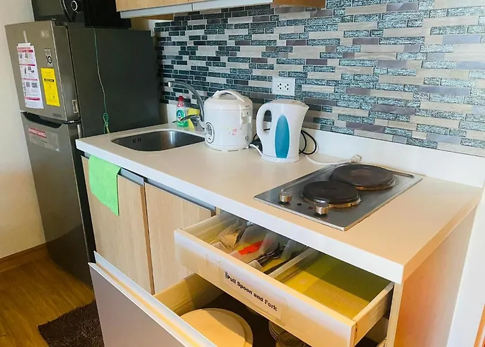Azure A8 Near Sm Mall/airport +free Wifi Manila